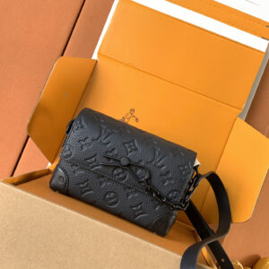 lv0051 Louis Vuitton M81 Bag with Dynamic Code
