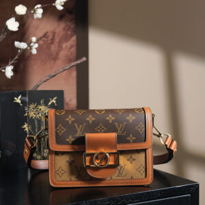 lv0067 Louis Vuitton M45959 Dauphine Messenger Bag Mini with Dynamic Code