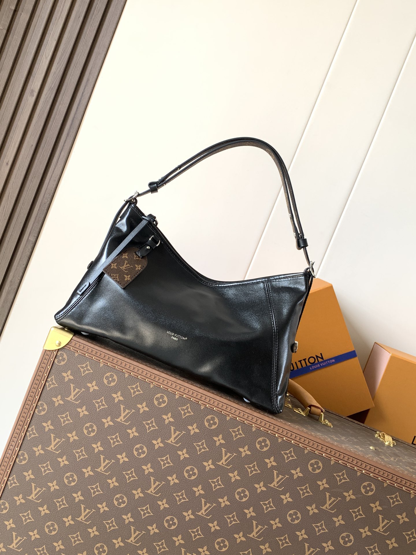 lv0120 Louis Vuitton M28160 CarryAl Top Handle Bag Large with Dynamic Code