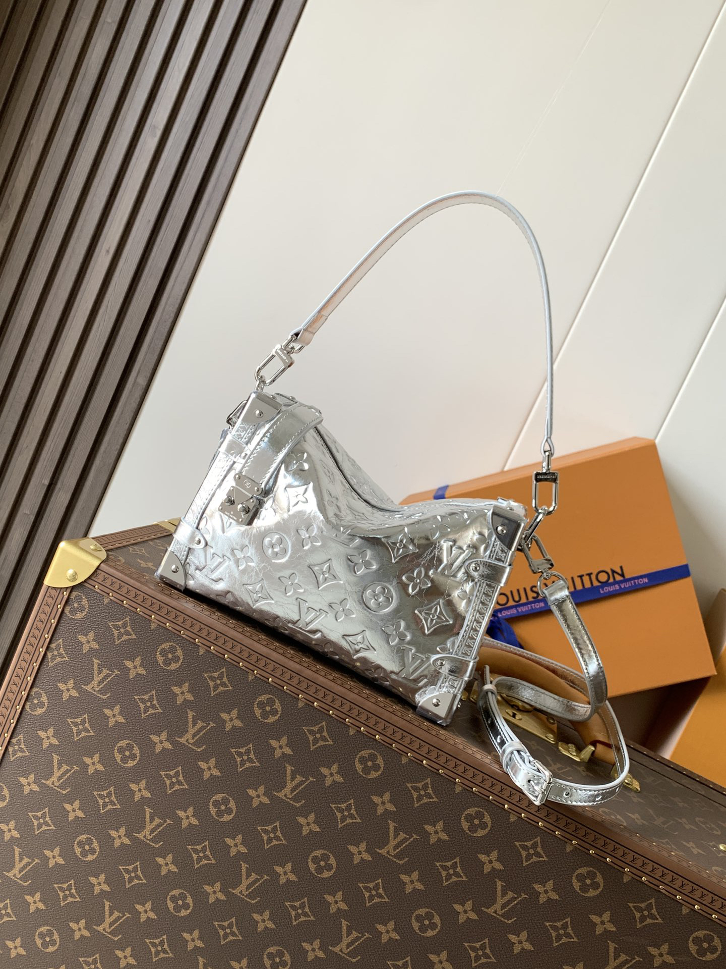 lv0124 Louis Vuitton M26223 M2566 Wallet Medium with Dynamic Code
