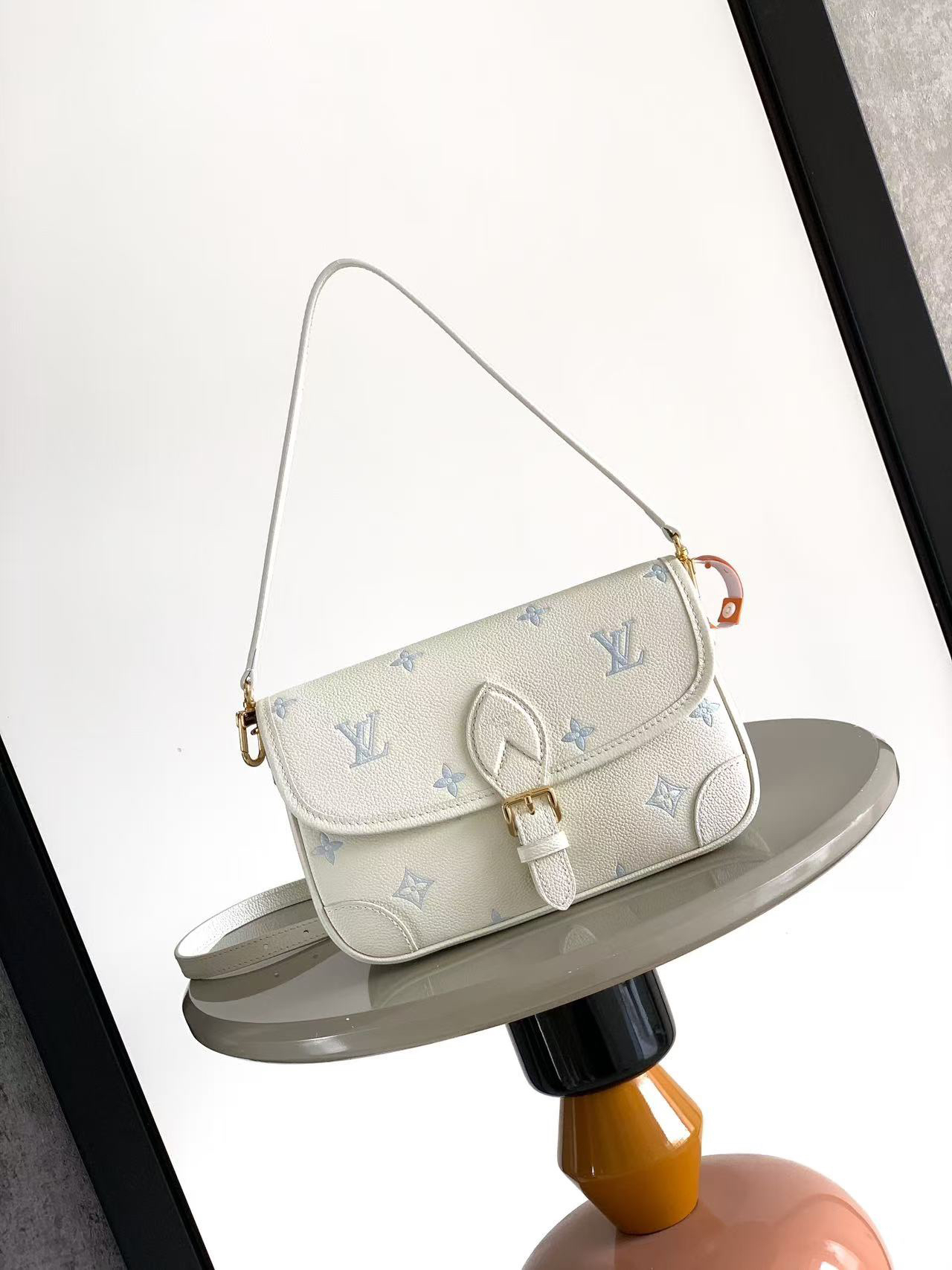 lv0247 Louis Vuitton M46386 M46388 Diane Top Handle Bag with Dynamic Code