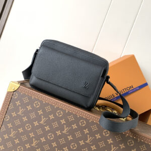 lv0330 Louis Vuitton M15265 Messenger Bag with Dynamic Code