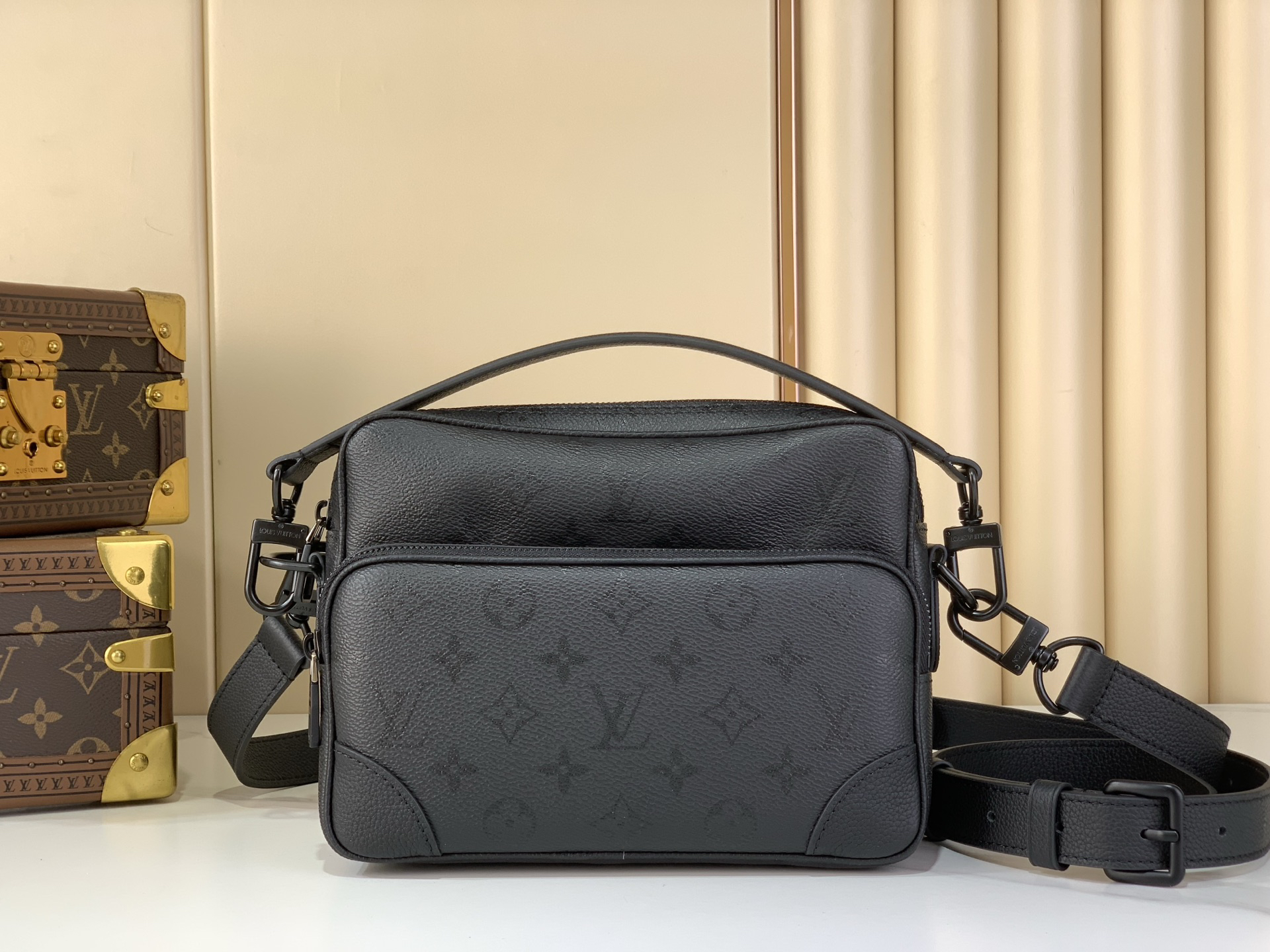 lv0374 Louis Vuitton M26783 NIL Messenger Bag with Dynamic Code