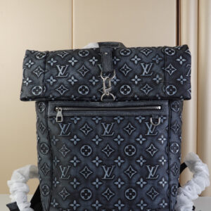 lv0394 Louis Vuitton M21359 Roll Top Backpack