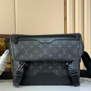 lv0430 Louis Vuitton M12517 VOYAGER Messenger Bag Small with Dynamic Code