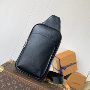 lv0472 Louis Vuitton Shoulder Bag Small with Dynamic Code