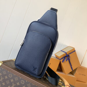 lv0481 Louis Vuitton Shoulder Bag Small with Dynamic Code