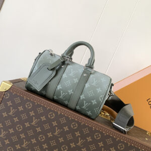 lv0506 Louis Vuitton M11591 Travel Bag with Dynamic Code