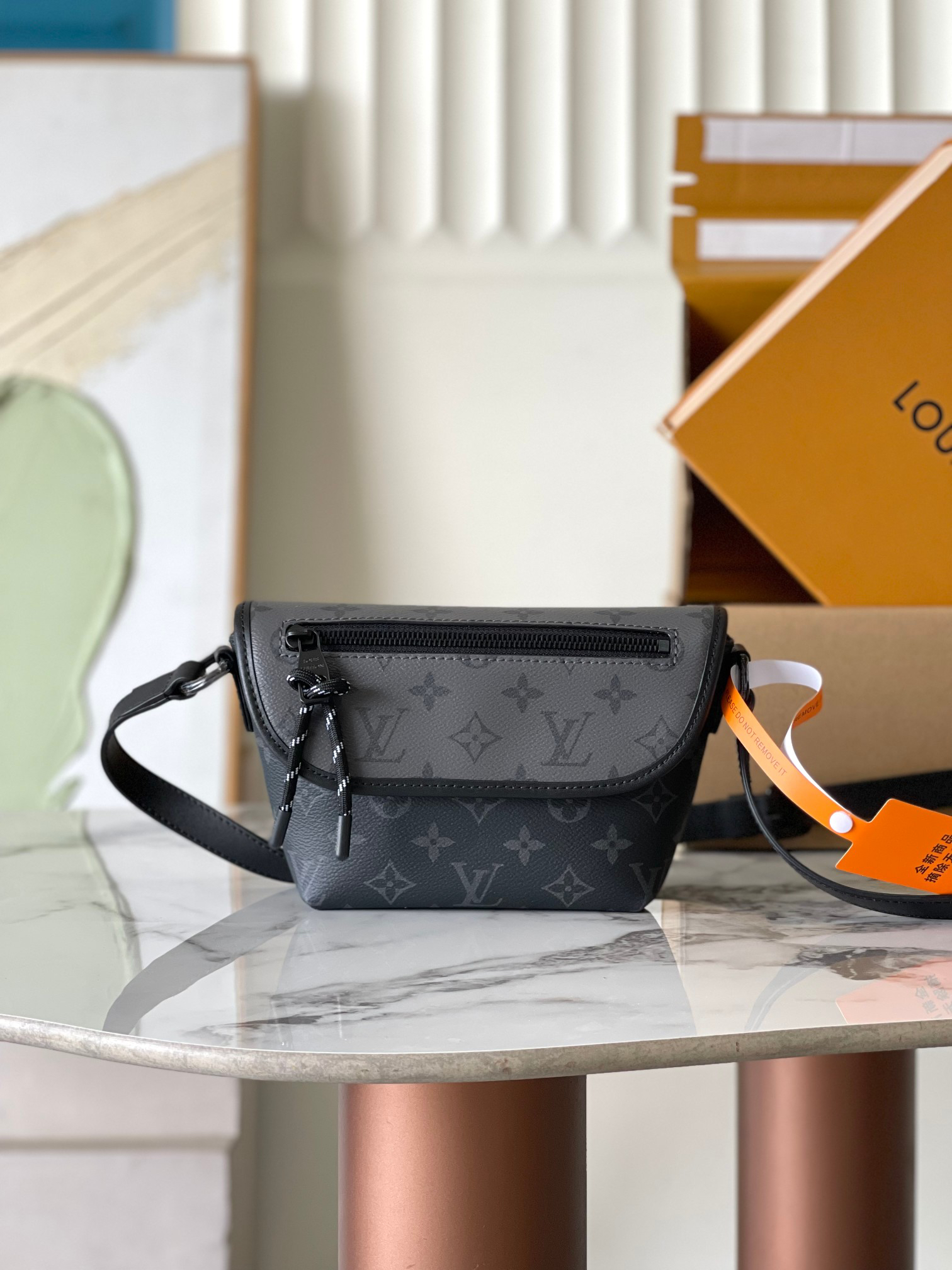 lv0628 Louis Vuitton M12806 Bag with Dynamic Code