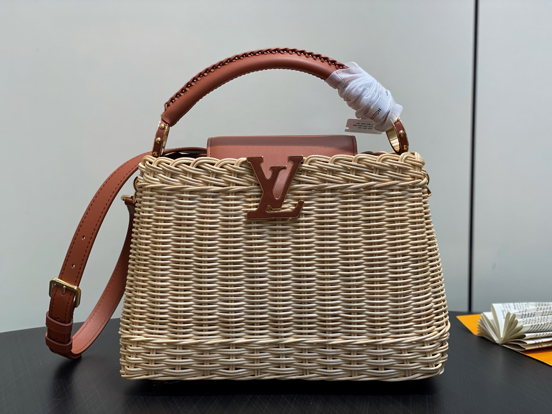 lv0633 Louis Vuitton M14366 cap Top Handle Bag Small