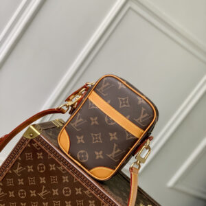 lv0646 Louis Vuitton M14106 Danube Classic Flap Bag