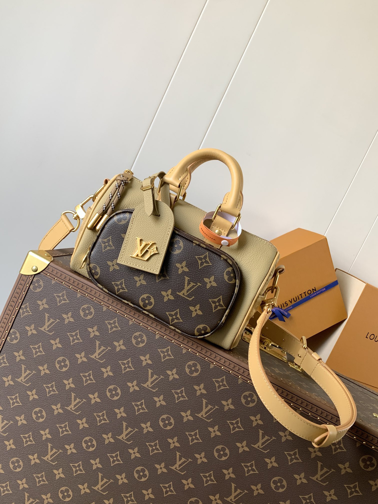 lv0649 Louis Vuitton M12627 KEE Travel Bag with Dynamic Code