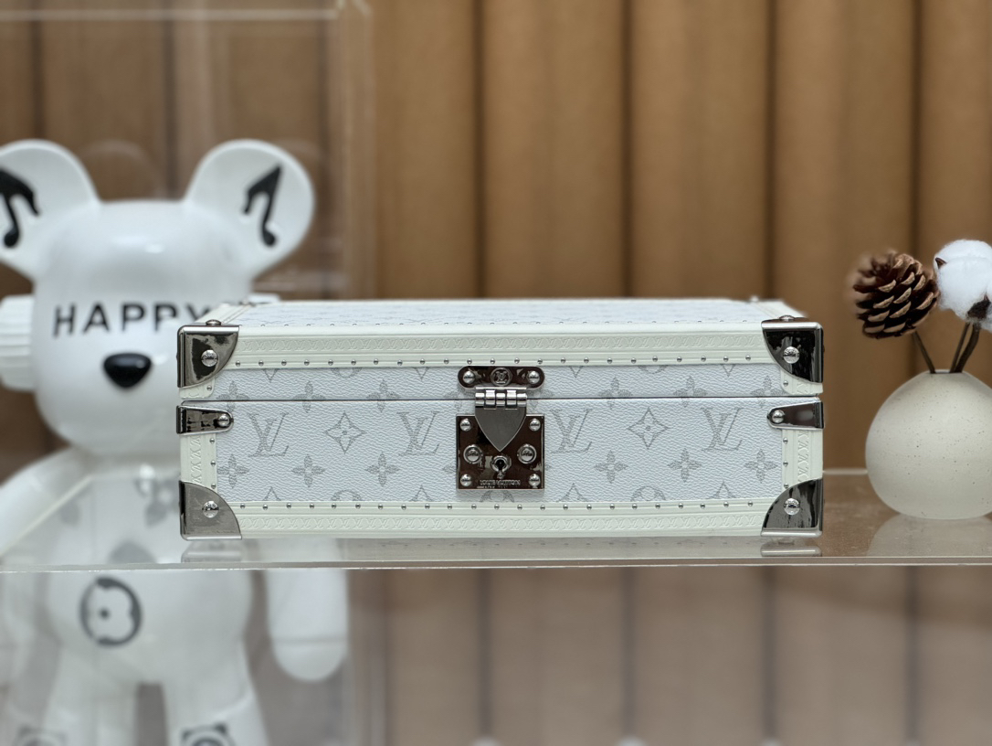 lv0668 Louis Vuitton 650M4700B Bag