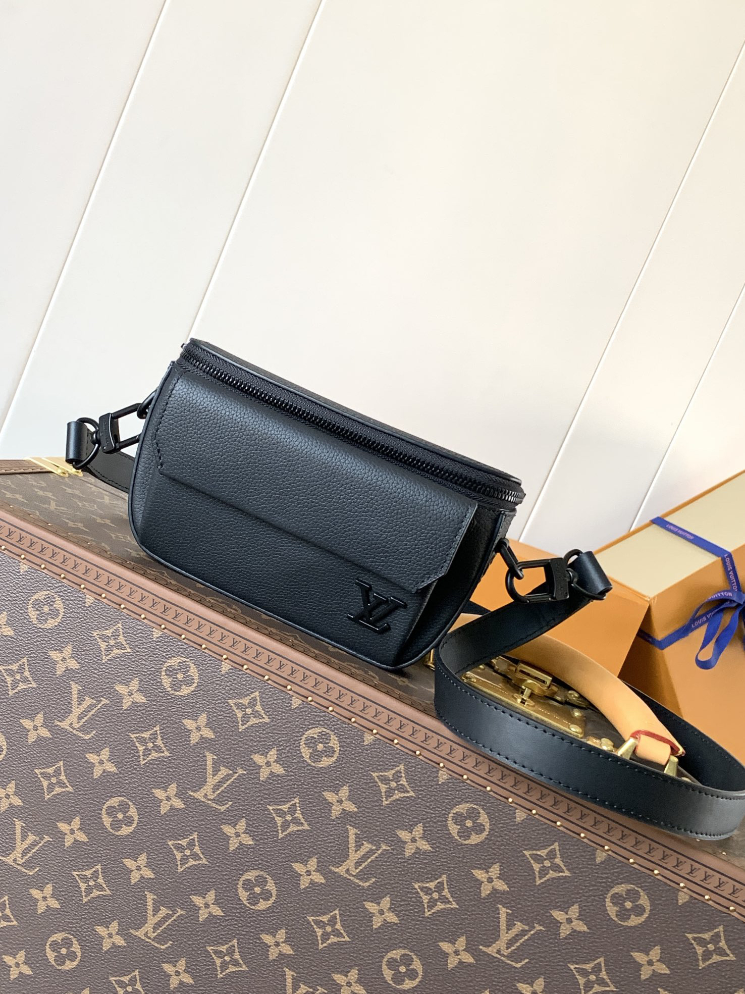 lv0719 Louis Vuitton M83563 Top Handle Bag Mini with Dynamic Code