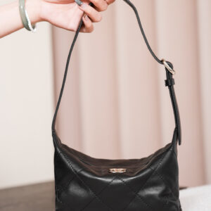 bag0195 Chanel Hobo Black Gold Hardware