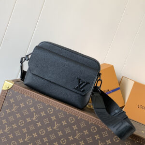 lv0855 Louis Vuitton M22482 Wallet with Dynamic Code