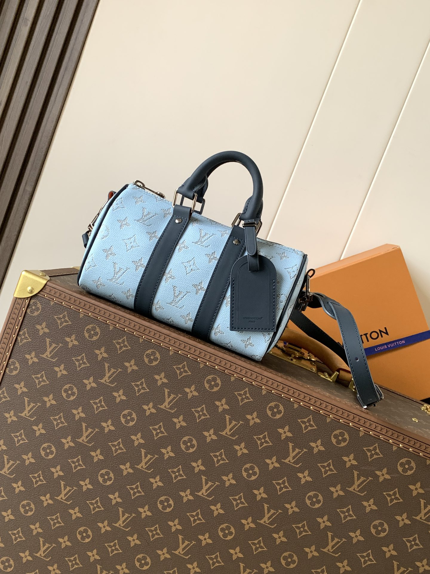 lv0899 Louis Vuitton M14681 Top Handle Bag with Dynamic Code