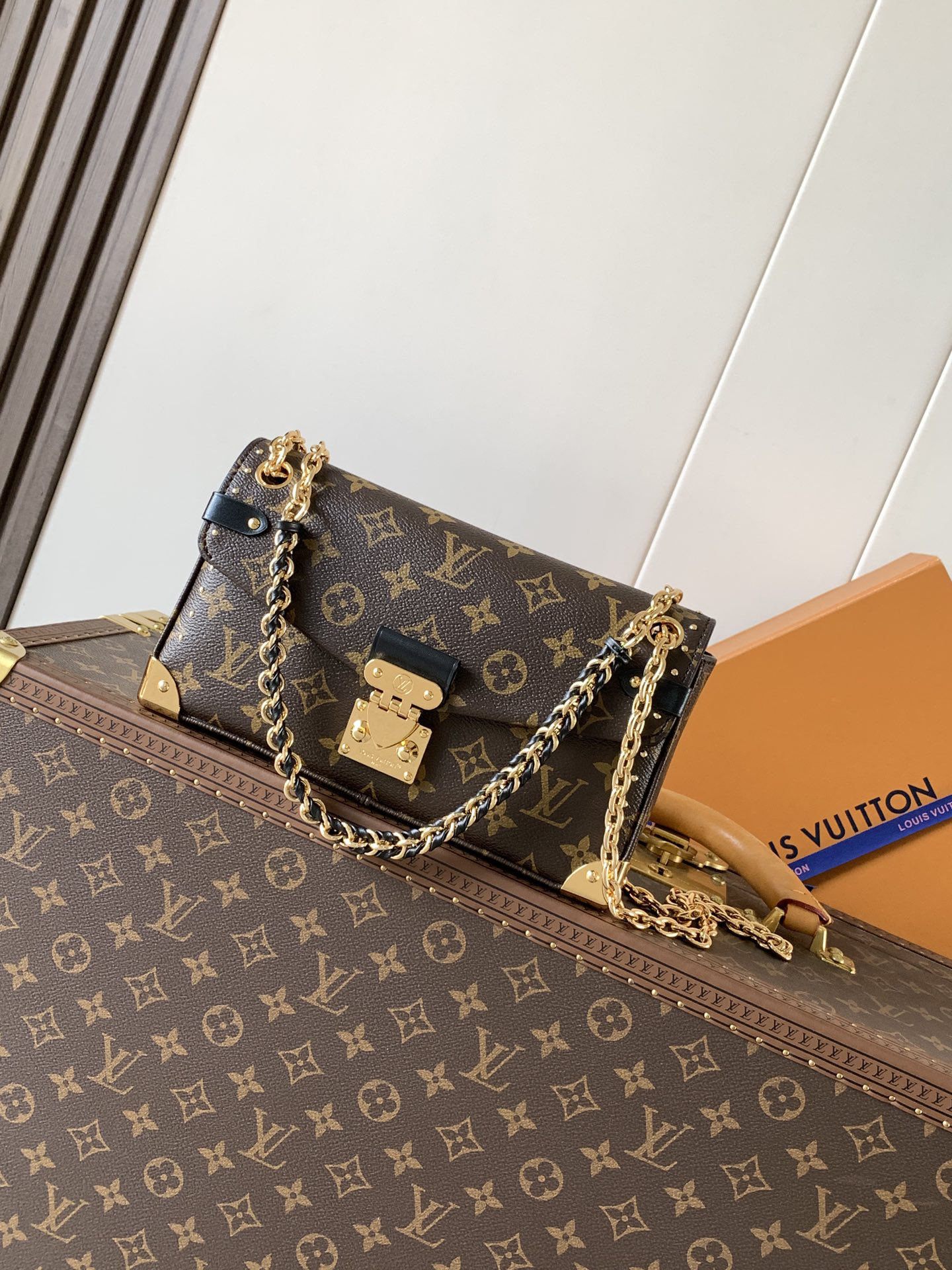 lv0924 Louis Vuitton M27266 East Top Handle Bag with Dynamic Code