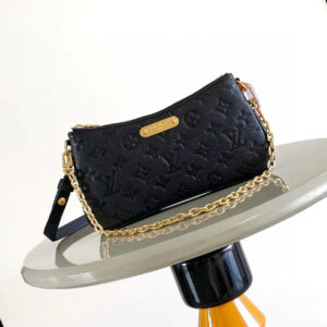 lv0932 Louis Vuitton M11916 M11916M83301 Liv Backpack with Dynamic Code