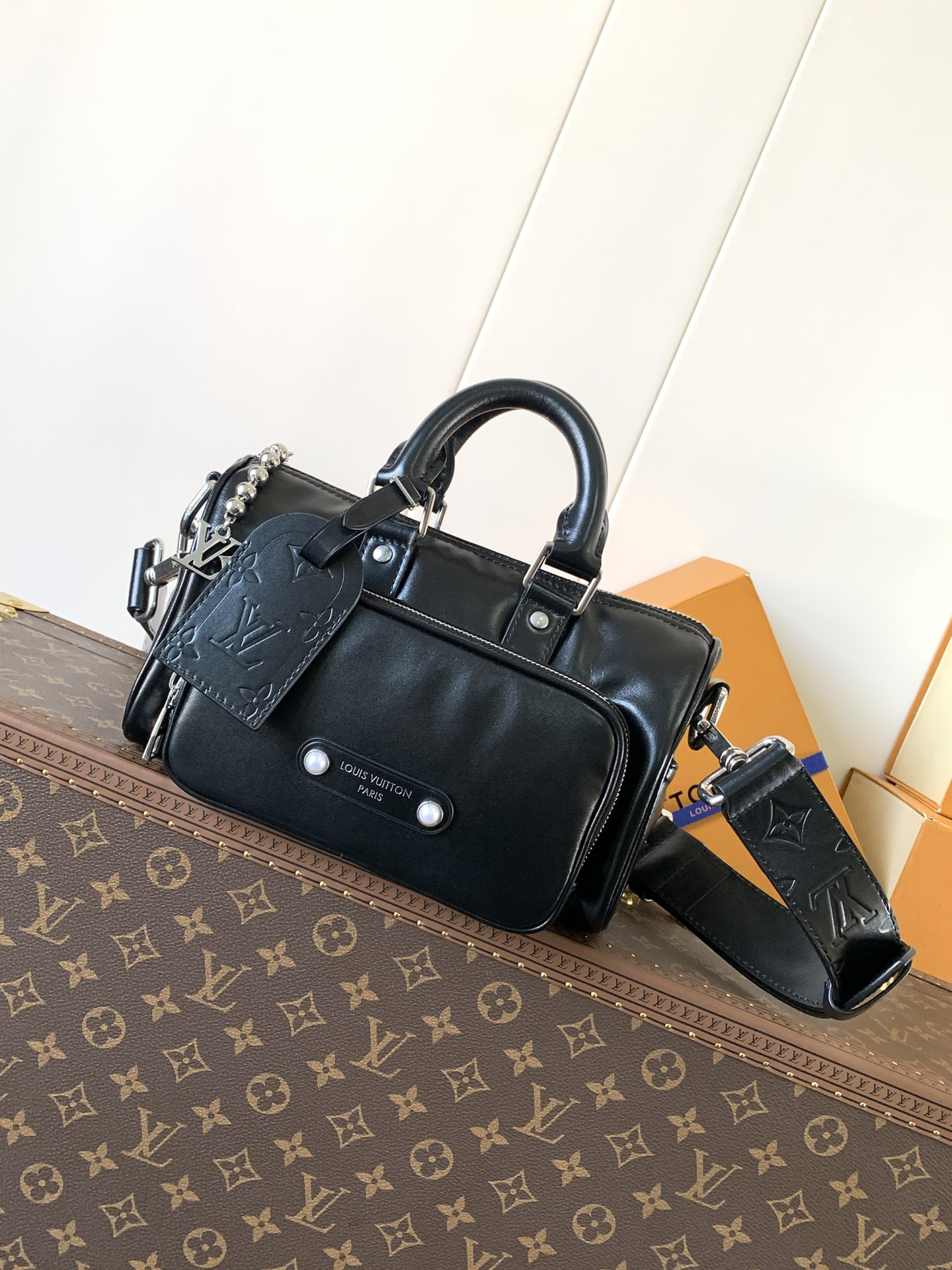 lv0938 Louis Vuitton M13988 Travel Bag with Dynamic Code