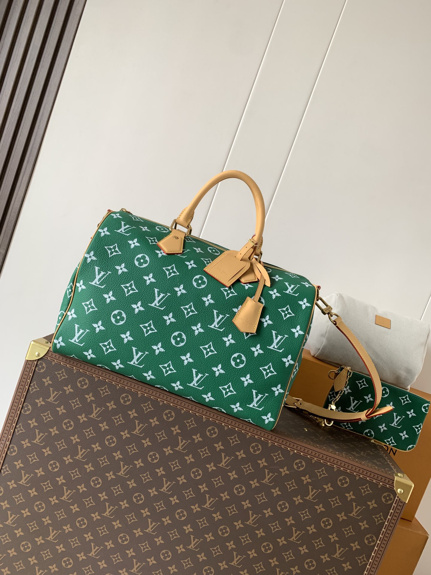 lv0975 Louis Vuitton M24420 M244 Top Handle Bag with Dynamic Code