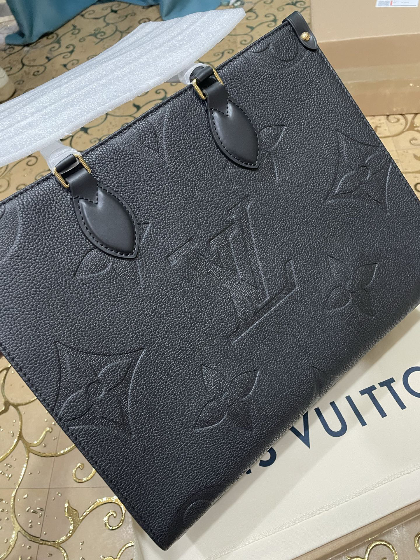 lv1011 Louis Vuitton OnTheGo Tote Bag Medium