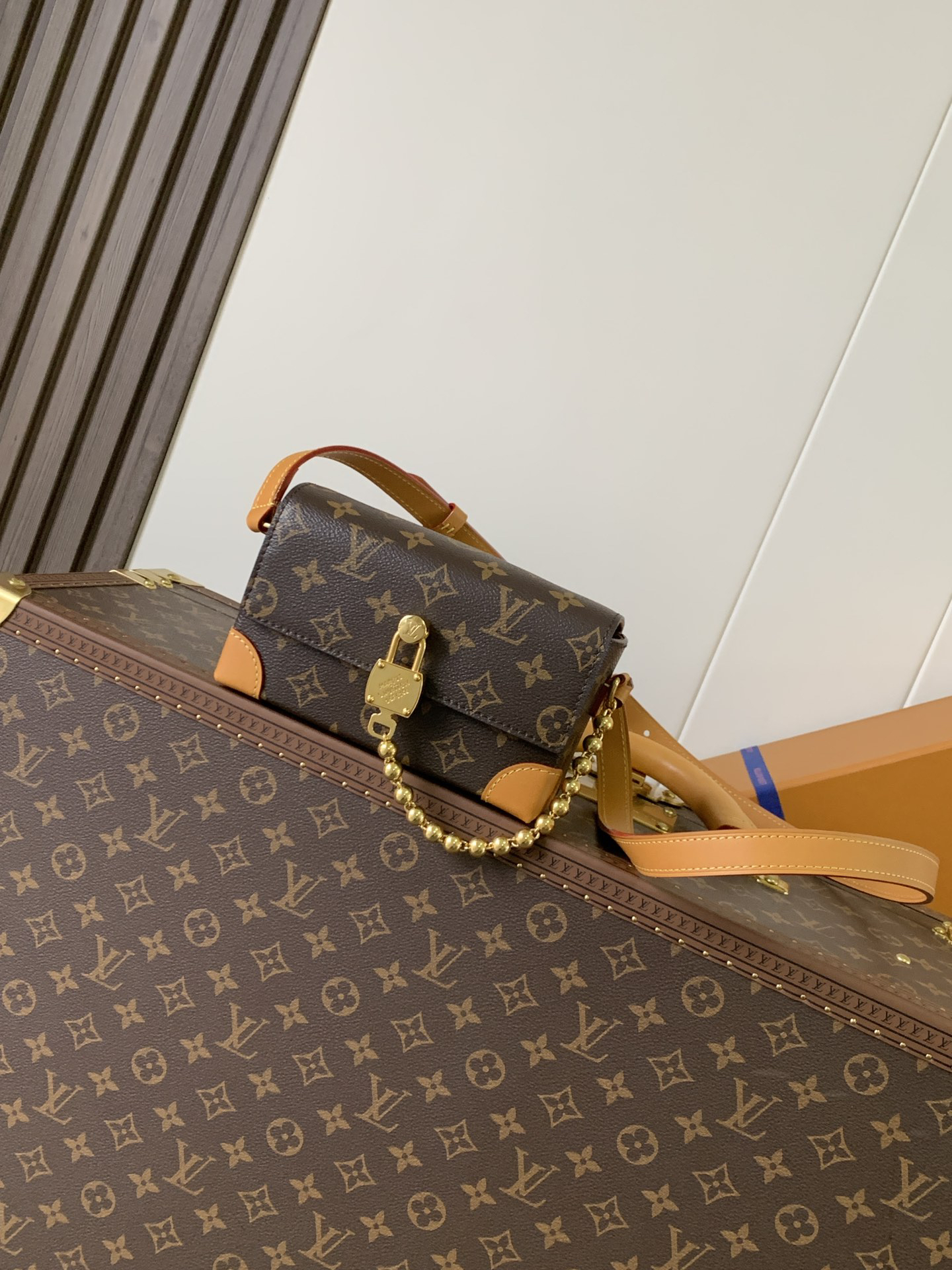 lv1025 Louis Vuitton M14738 Top Handle Bag Mini with Dynamic Code