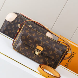 lv1126 Louis Vuitton M60006 Backpack with Dynamic Code
