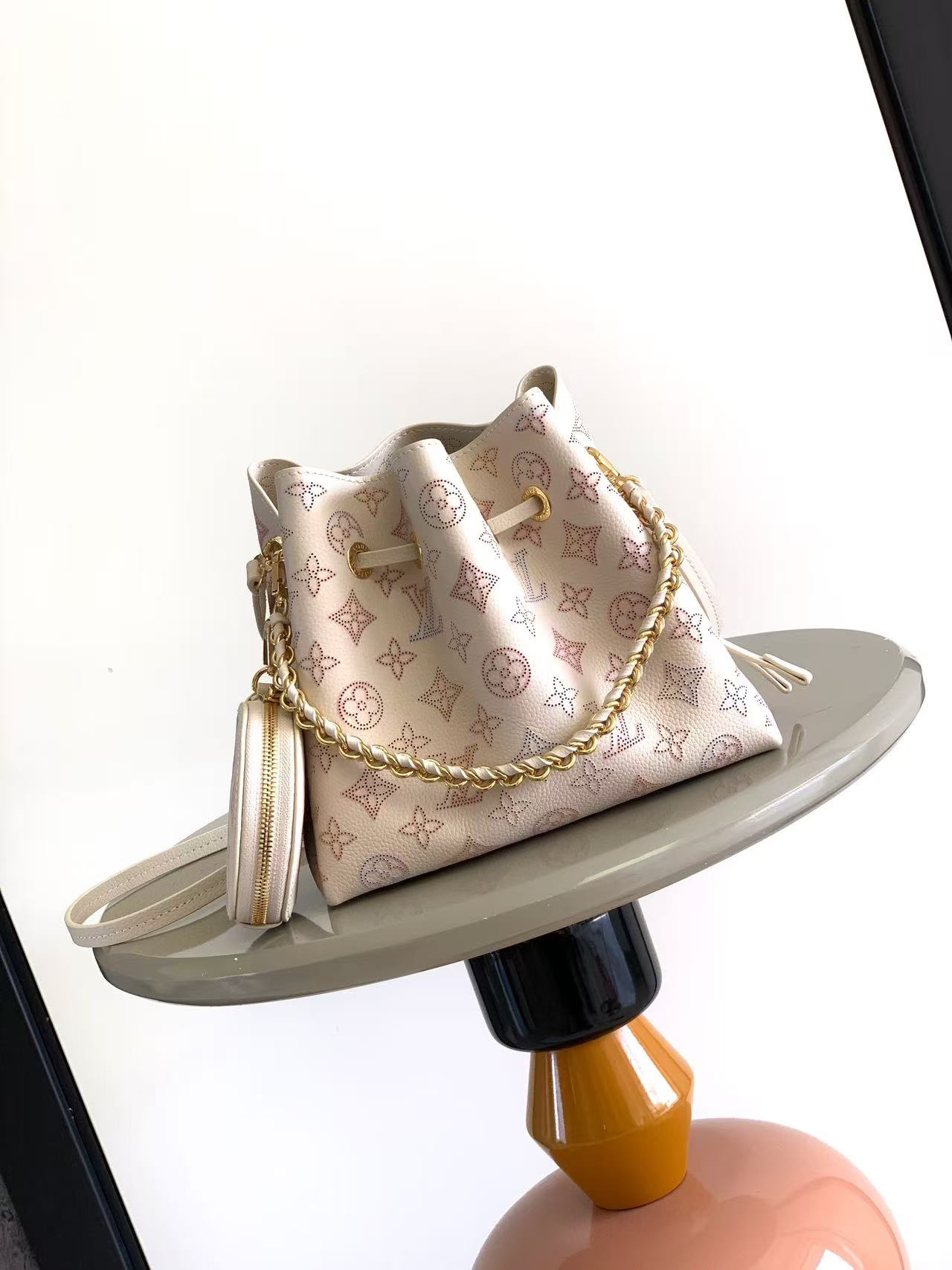 lv1175 Louis Vuitton M15114 M57068 Top Handle Bag