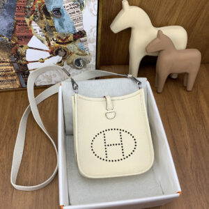 hm0466 Hermes Evelyne Shoulder Bag White Silver Hardware