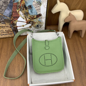 hm0476 Hermes Evelyne Shoulder Bag Green Silver Hardware