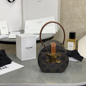 cel0075 Celine Triomphe Flap Bag