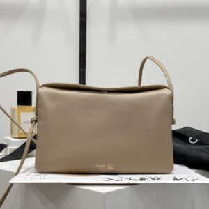 cel0273 Celine Triomphe Flap Bag