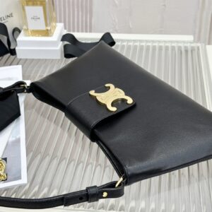 cel0299 Celine Triomphe Flap Bag