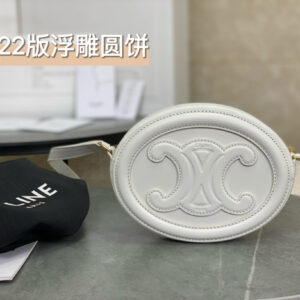 cel0419 Celine Triomphe White Flap Bag