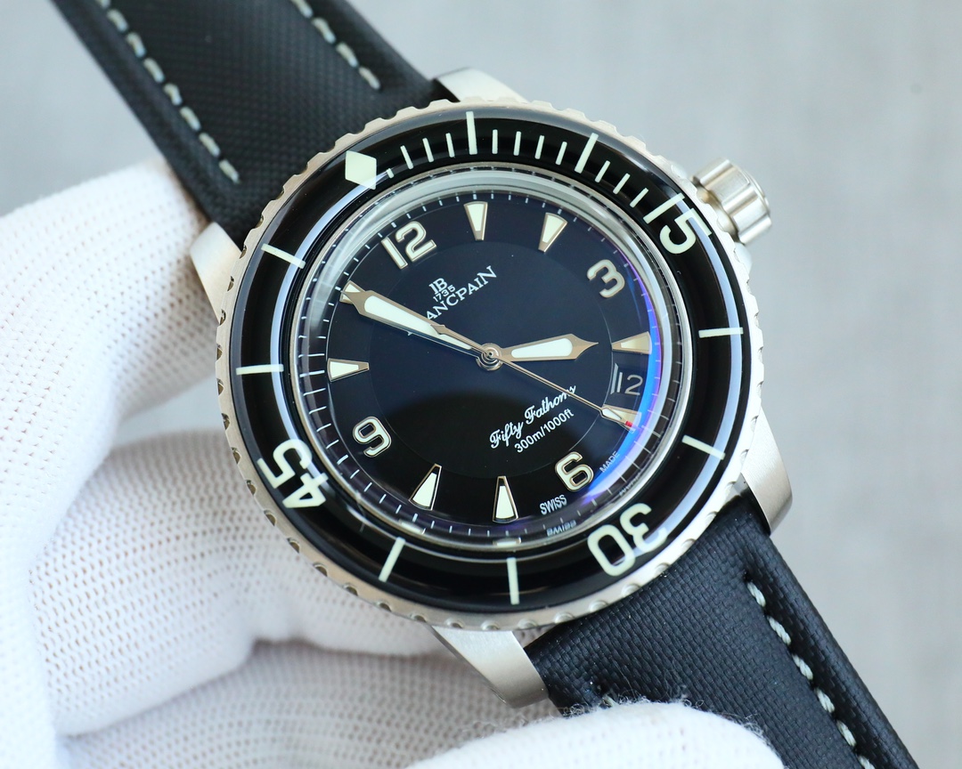 Blancpain Fifty Fathoms 45mm White / Blue - watch0147