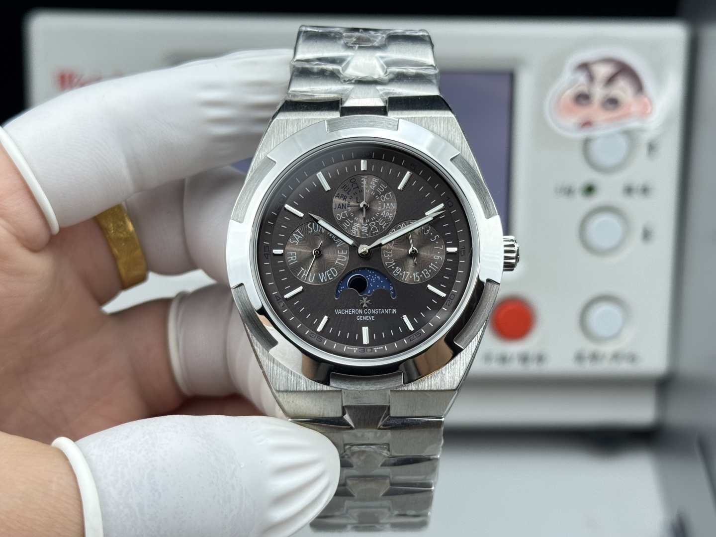 Vacheron Constantin Overseas 41.5mm White / Gold - watch0352