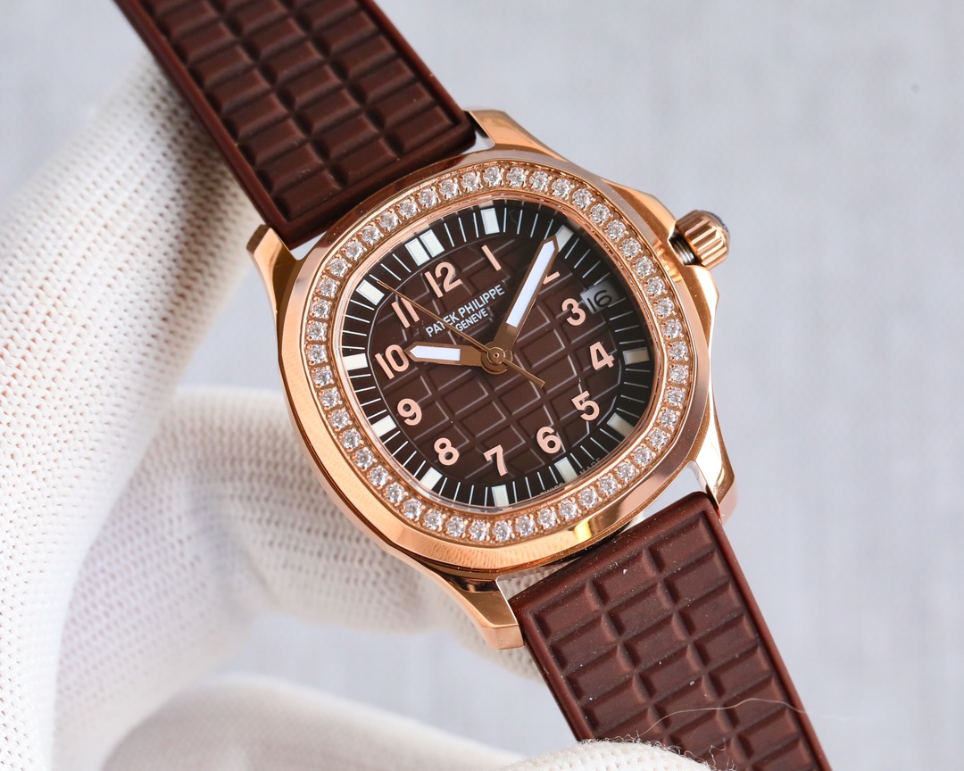 Patek Philippe Aquanaut 35.6mm Silver - watch0451