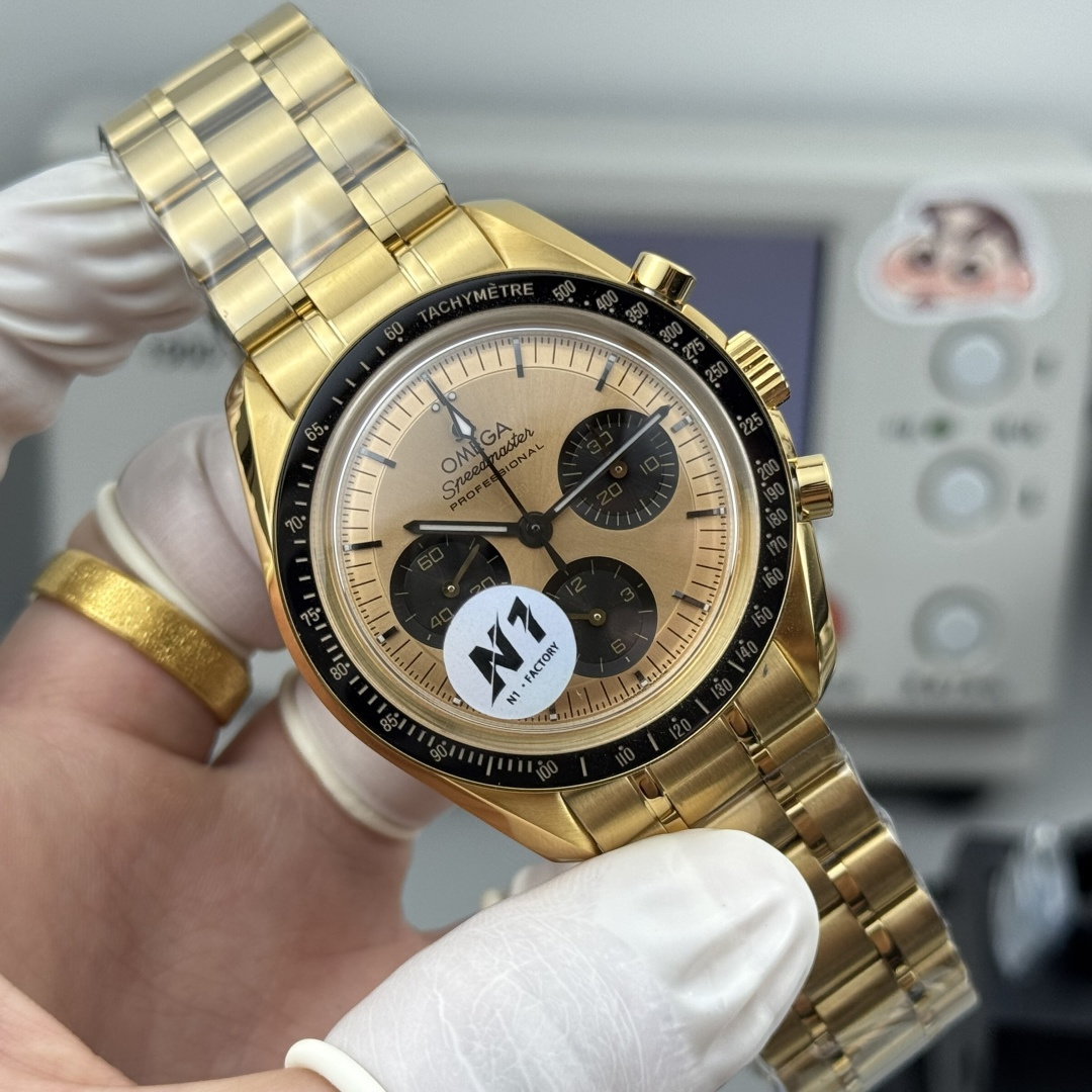 Omega Speedmaster 42mm White / Gold - watch0459