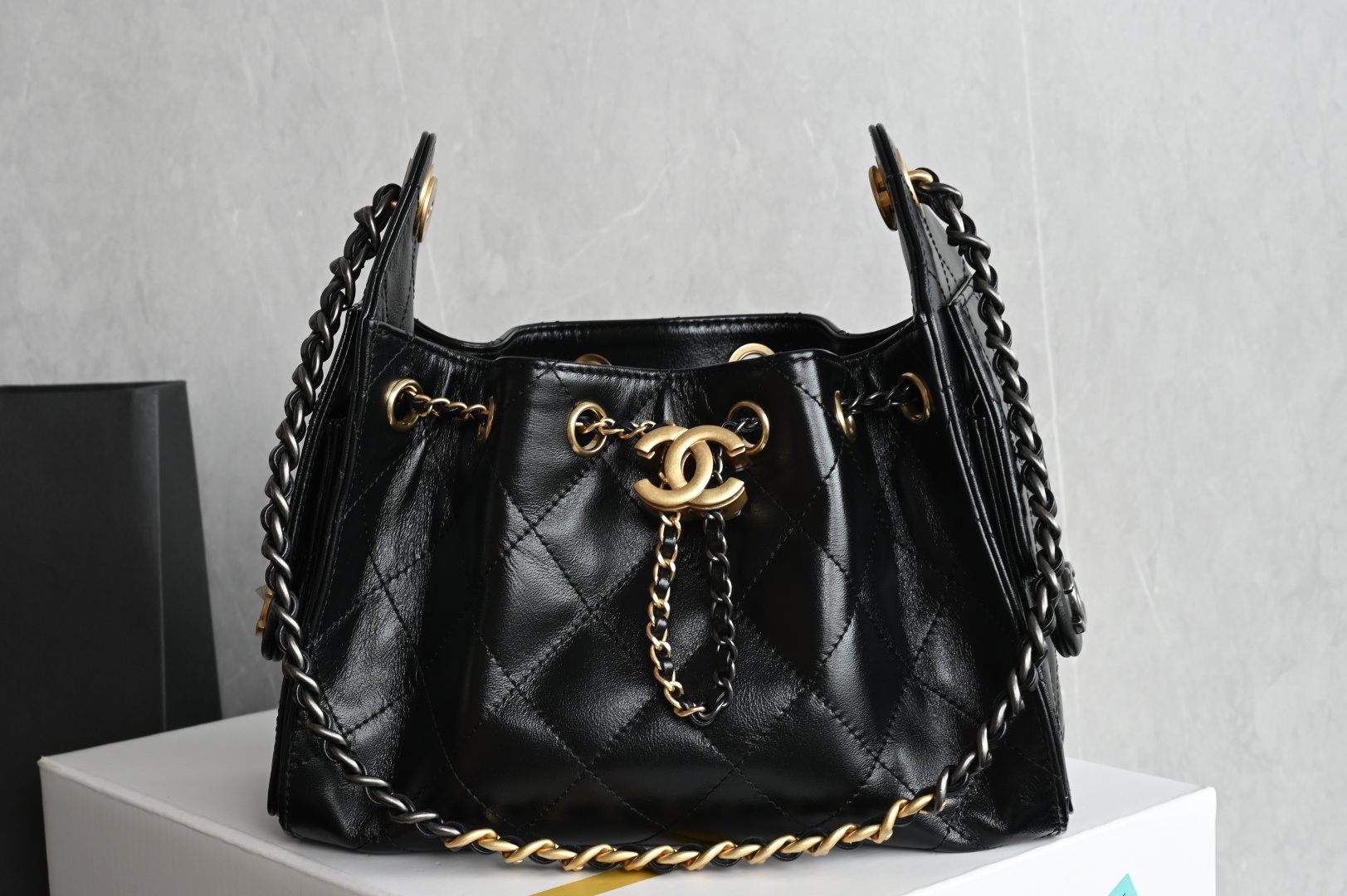 bag0538 Chanel 25 Bag Hobo Black Gold Hardware