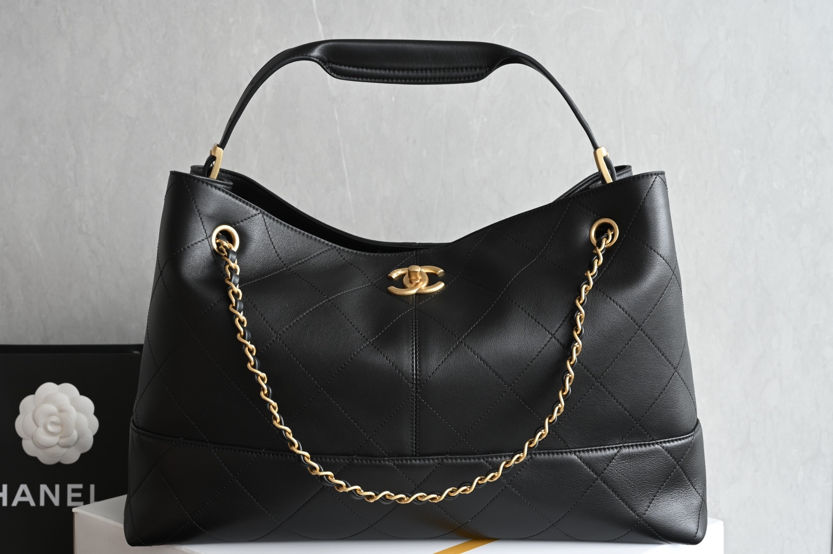 bag0565 Chanel Hobo Large Black Gold Hardware