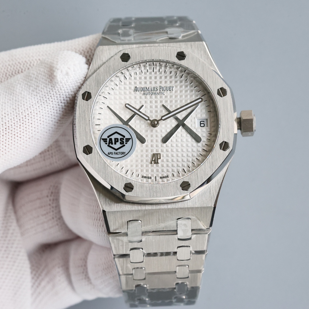 Classic Watch 41mm Gold / Silver - watch1113