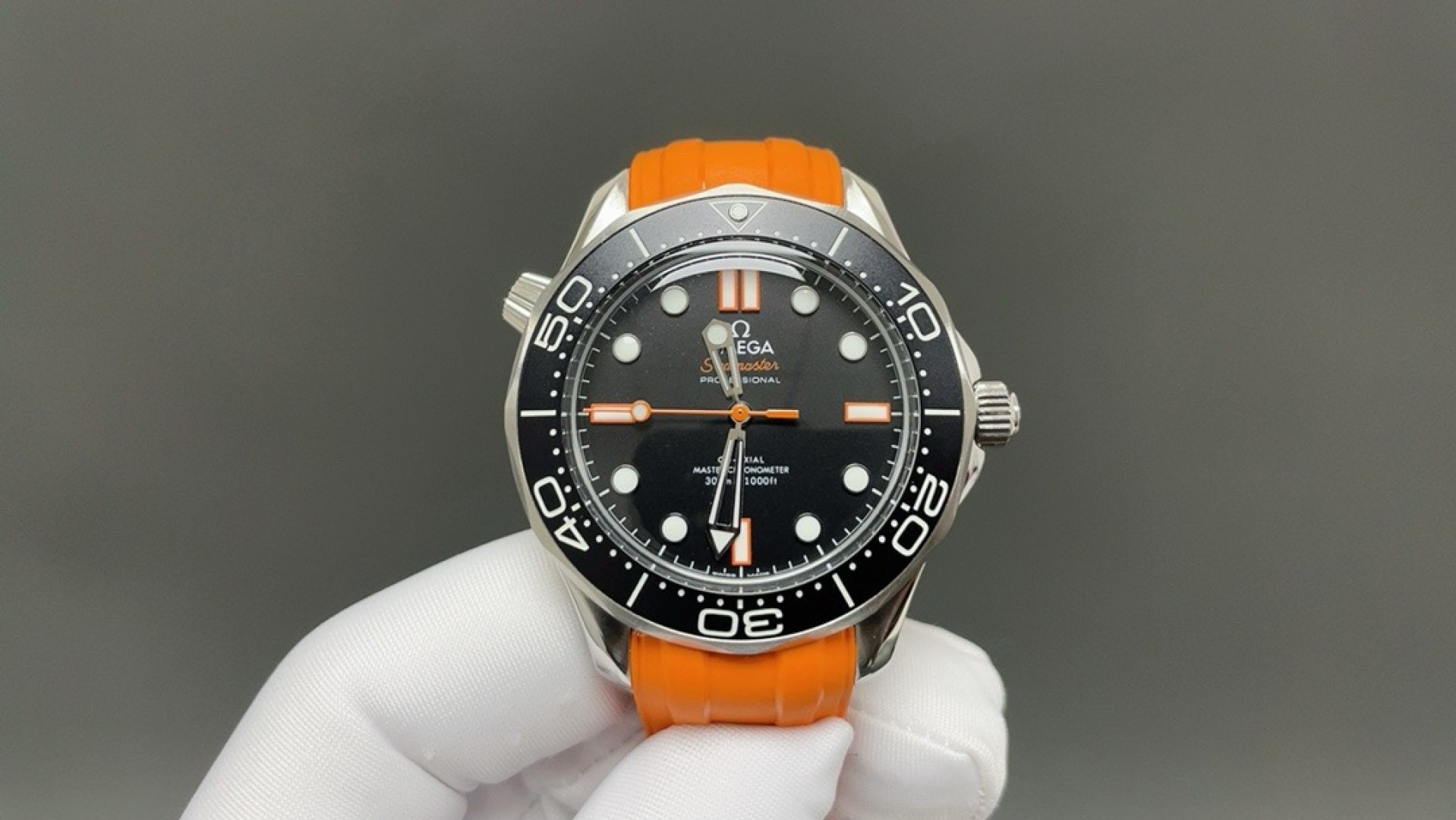 Omega Seamaster 42mm Black / White - watch1609
