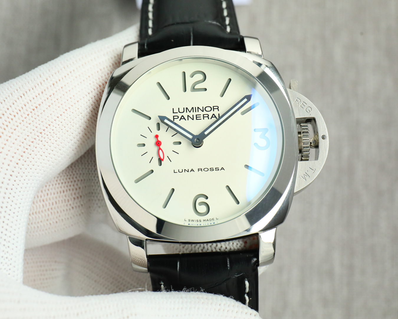 Classic Watch 44mm Black / White - watch1782