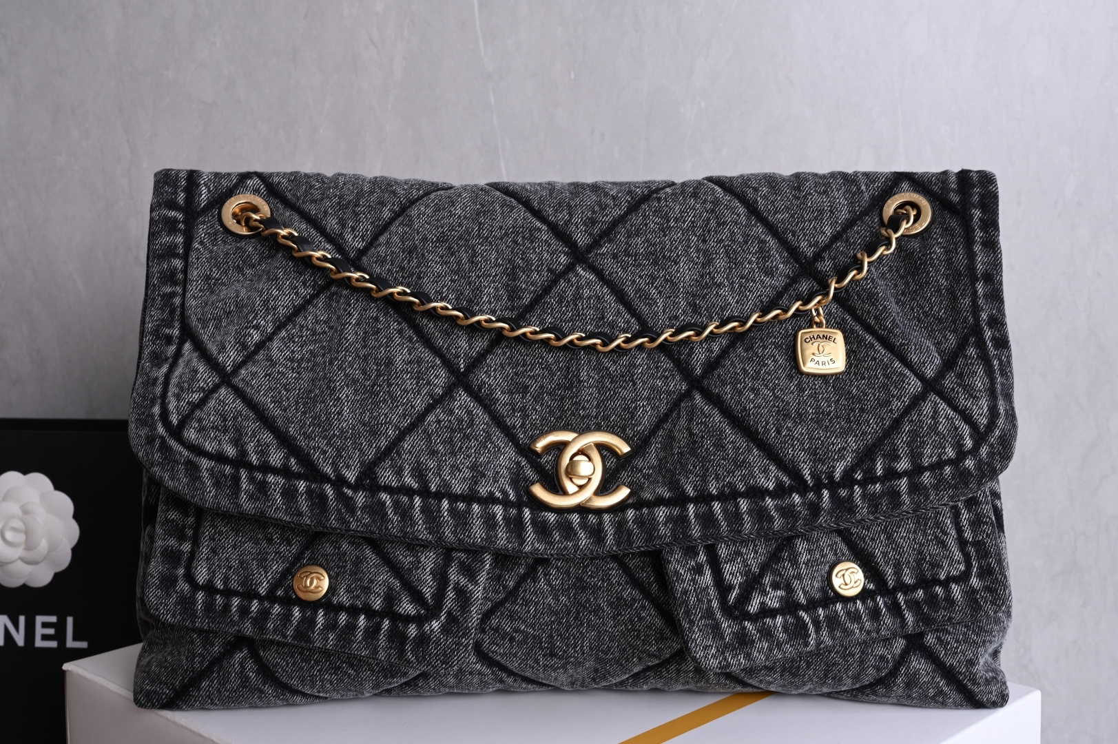 bag0640 Chanel Hobo Black Gold Hardware