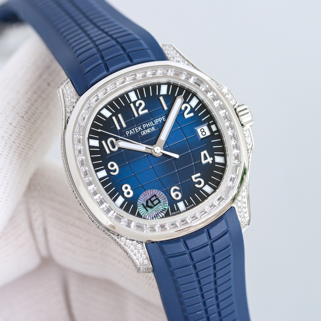 Patek Philippe Aquanaut 40mm White / Rose Gold - watch0157 - Image 2