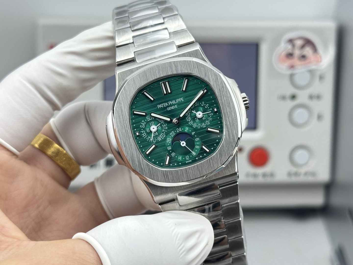 Patek Philippe Nautilus 40mm - watch0178 - Image 2