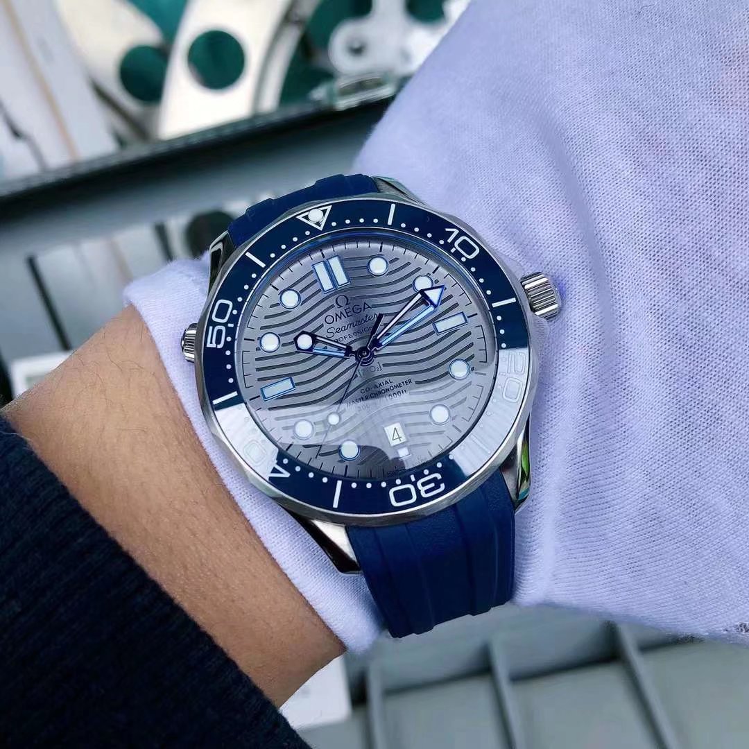 Omega Seamaster 45mm Silver - watch0210 - Image 2