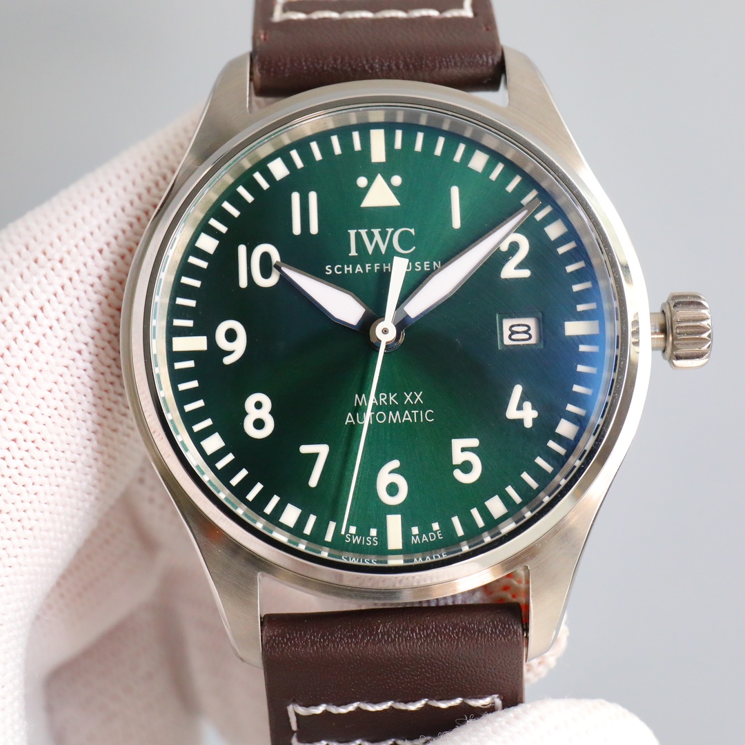 IWC Pilot White - watch0371 - Image 2