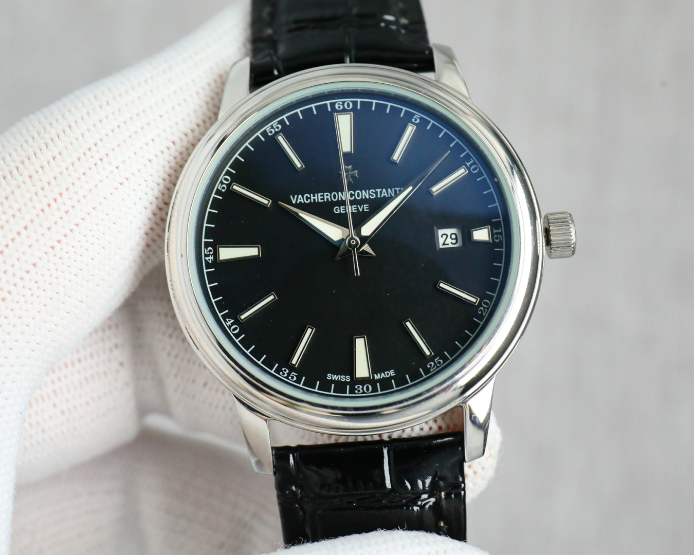 Vacheron Constantin Overseas 40mm White / Gold - watch0389 - Image 2